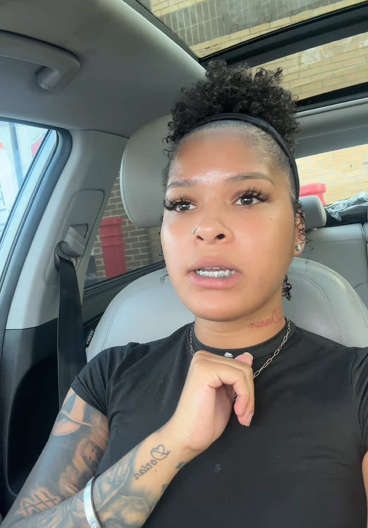 A post by @6ixpigs on TikTok caption: I be wanting to report yall pages when yal comment this😒😒😒 #dariashe #6ixpigs #fypシ #Relationship 