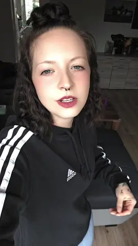 A post by @_loyal_kontra_k on TikTok caption: #Foryou #foryoufage #mommy #alleinerziehend #ostdeutschland #sommer2025🌸🌸🌸 #🇩🇪 