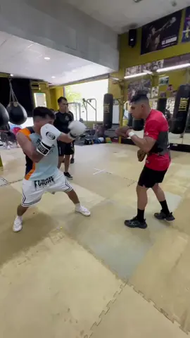 A post by @rivaldios10 on TikTok caption: Le dimos tranqui hoy🐐🥊 #rivaldios 