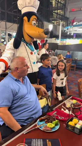 A post by @pescobar.paulnicolau on TikTok caption: @Gal Avram #pescobar #natalia #USA 
