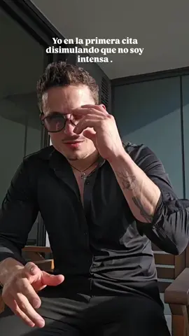 A post by @arielramosperdomo on TikTok caption: Casi no se me notó! 🤣 . . . Aviso: Este contenido está creado con fines de entretenimiento y no refleja mis opiniones personales o ideales. Respeto la diversidad de pensamientos y culturas, y no tengo la intención de ofender a nadie. Si alguna palabra o frase es sensible o inapropiada, por favor entiendan que no es mi intención promover discursos de odio o discriminación. Gracias por su comprensión y apoyo. . . . #comedia #humor #videosgraciosos #funny #humorlatino #comparte #abuelos #comico #videoviral #risas #followme #compártelo #HumorMe #arielramosperdomo #arielymarta