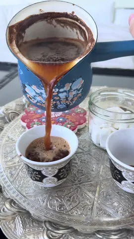 A post by @bosniancook on TikTok caption: Ma de bolan sta ti je.. pusti #bosna #balkan #jugo #srbija #hrvatska #yugo #bosnaihercegovina #bosnia #bosnien #jugoslavija #kafa #kahva #kahve #coffee #chill #cejf #rahatluk 