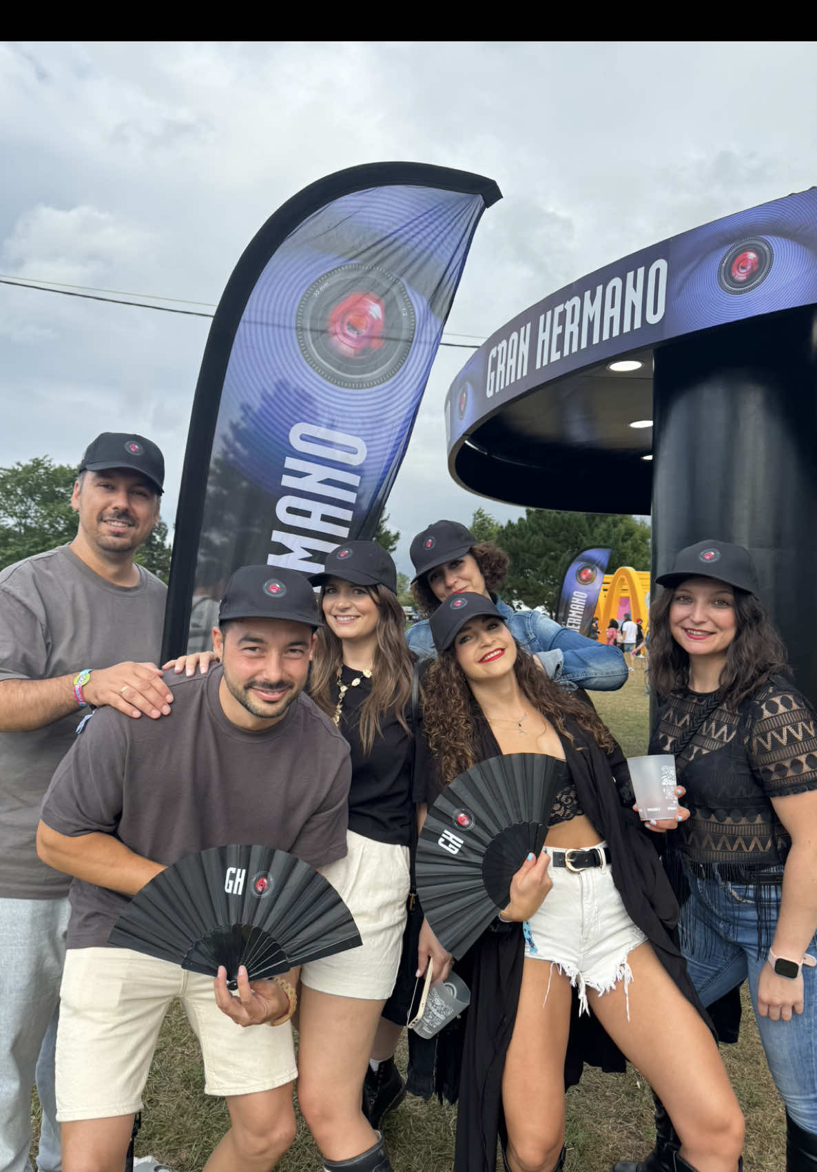 A post by @ghoficial on TikTok caption: Aquí tenéis las instrucciones para conseguir nuestros regalitos en el #CastinGH de @Boombastic Festival 🎁🪭🧢 ¡Hoy es el último día! ✨ #GranHermano