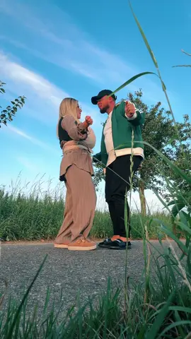 A post by @liiikeez on TikTok caption: BOUNCE MIT NELIO 🙌🏻♥️ #baby #trend 