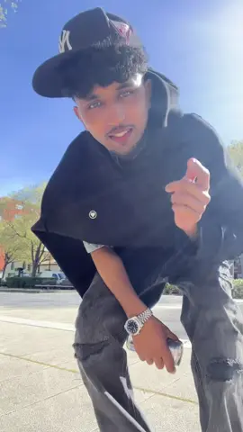 A post by @x__junaid on TikTok caption: 🖤🫶🏻##paris #🇫🇷🇧🇩 