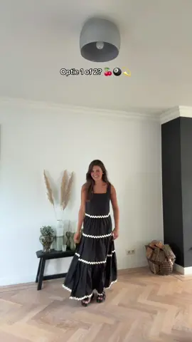 A post by @karlijn_s on TikTok caption: Geweldige set, in mijn bio heb je linkje naar deze set 🖤🖤🖤 @Omoda #set #zomeroutfit #zomerset #OOTD #chooseone #outfit #fitcheck #omoda #adlink #affiliate #omodaoutfit #zwarteset 