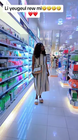 A post by @roxtagal.8 on TikTok caption: #senegalaisetiktok #galsen_tiktok #CapCut #cejour #viralditiktok 