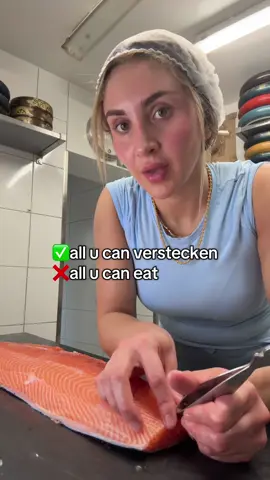 A post by @mikasamamito on TikTok caption: #viral #mikasa #sushi #lachs 