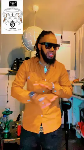 A post by @drammoussa on TikTok caption: @maken_j_beri_beri @®️Yûgô Dînkâ Grând hômme🤴🏽 @Dj€Dj€-B€B€🌹🫶 @FRENCH_KING🤴🏾 #sonikelesplusbelle 🦁👑😎