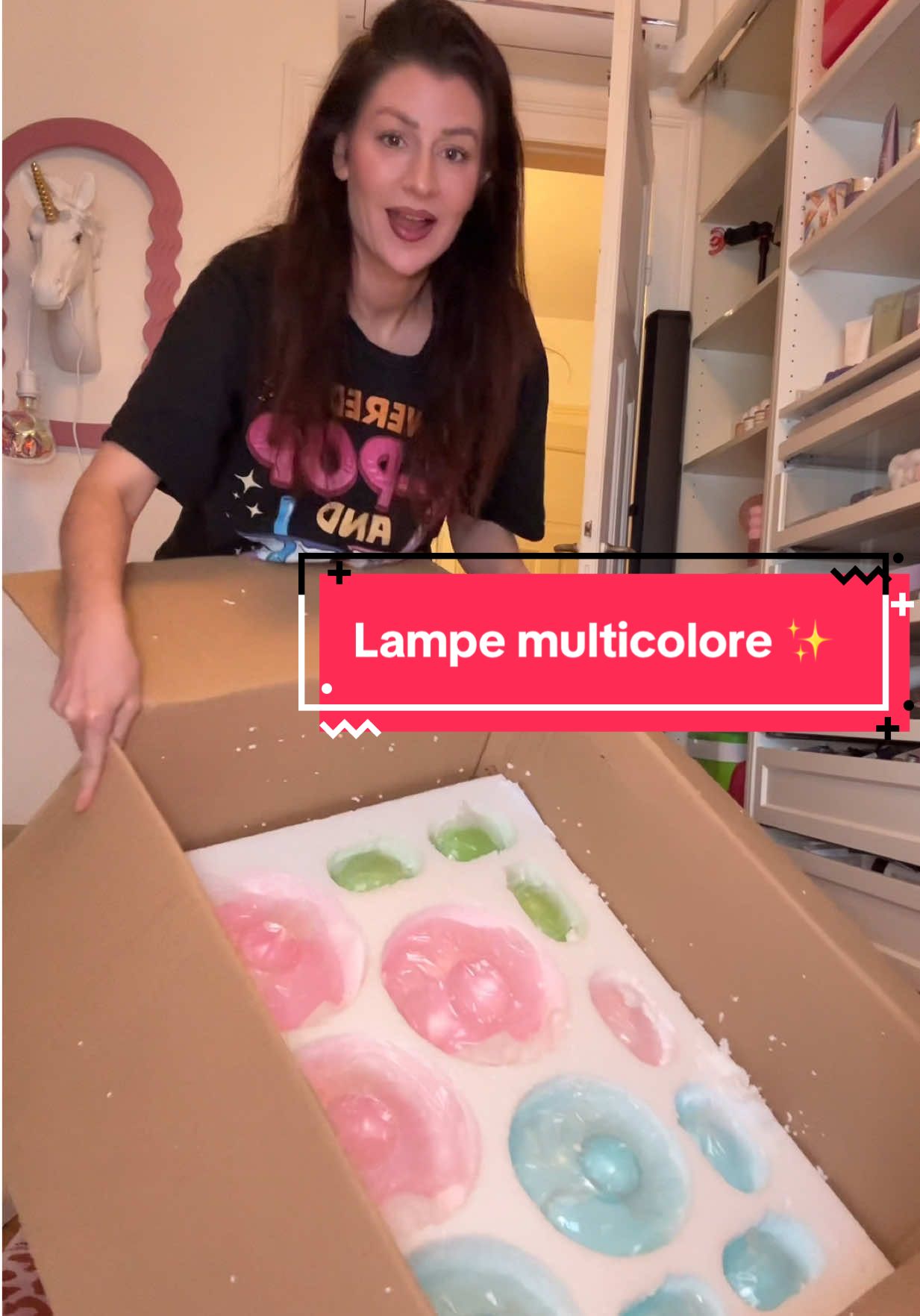 A post by @poopiblh on TikTok caption: Je monte et mets en place la lampe en verre multicolore pastel 🩷🩵🧡💚 de ma Beauty Room ✨ #decoration #montage #beautyroom #pastel #couleur #verre #Lifestyle 