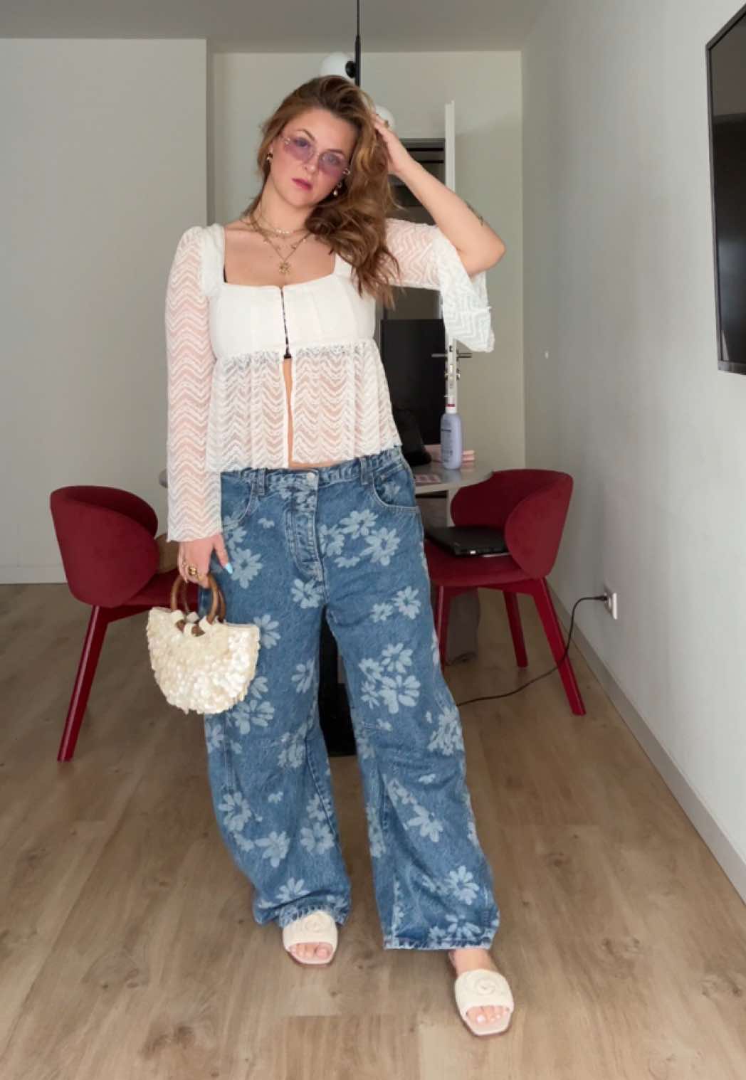 A post by @yujolie on TikTok caption: Hab alle Klamotten auf insta verlinkt  Instagram: _yujolie  #outfitcheck #whatsinmybag #fypp #fashion 