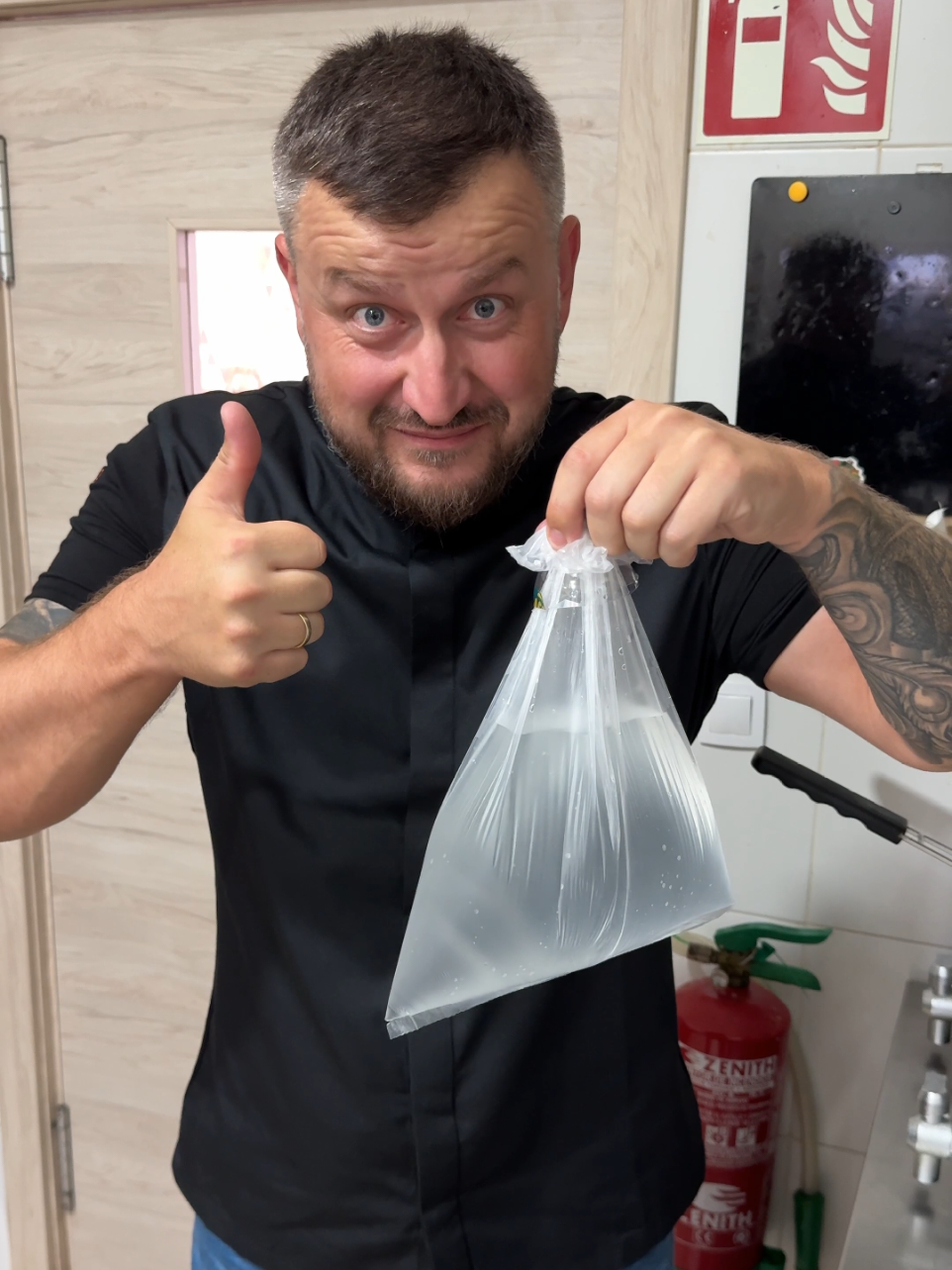 A post by @dobrovolskyichef on TikTok caption: Liquid holder from a plastic bag? 💧 Let’s test this crazy hack! #LifeHack #funnytest #kitchenhack