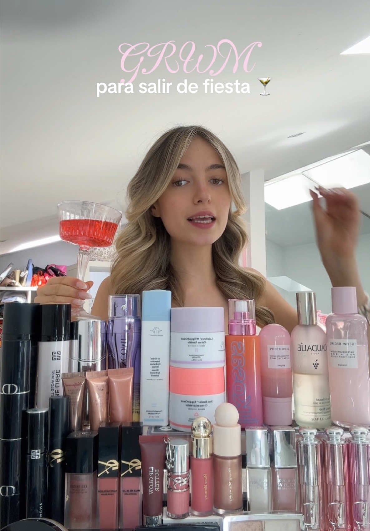 A post by @nerea.laandaa on TikTok caption: mi plan fav? arreglarme con mis niñas para salir 🤍🍸 os dejo más cositas por insta 🫶🏻 loveuuu #nerealaandaa #grwm 