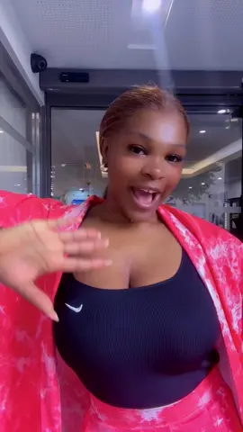 A post by @rosine0fficiel on TikTok caption: Mon outfit me vient de chez @SULETNOIR  et pour vos besoin de sa contactez @Linda Makoudjou 