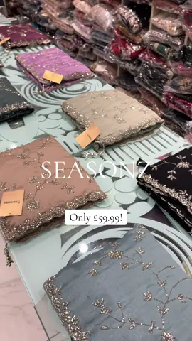A post by @seasonz_sarees on TikTok caption: #fyp #brownwedding #shaaditiktok #weddingseason #bengaliwedding #bengalitiktok #weddingtiktok #seasonzbirmingham #bengaligirl #shaadiszn #trending 