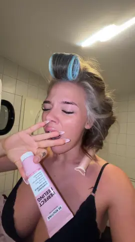 A post by @elaine.victoria on TikTok caption: Anzeige/ Wer ist auch so süchtig nach augenpads ? 😂🫣 @be routine  #beroutine #GlowUpRoutine #fyp #foryou #dmHaul #PerfectPeeling #Augenpads