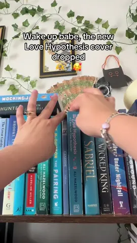 A post by @thriftbooks on TikTok caption: Welcome to the Hazelwood-verse, Lili Reinhart & Tom Bateman! 🥰🔬Tell us if you’ll be reading (or rereading) The Love Hypothesis ahead of the new movie. #thriftbooks #readersgonnaread #readerlife #BookTok #bookhumor #readerproblems #thelovehypothesis #lovehypothesis #tombateman #lilireinhart #alihazelwood