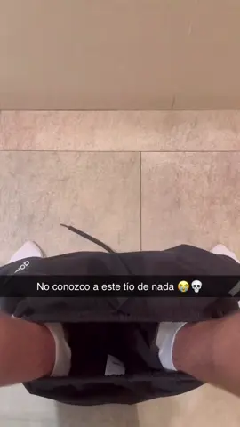 A post by @kappahhh4 on TikTok caption: Solo quiero ir al baño… 
