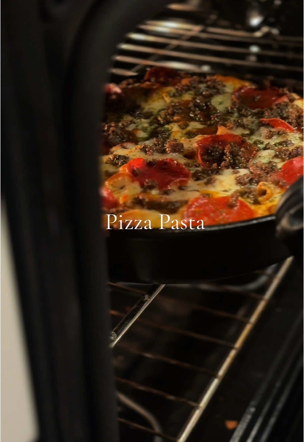 A post by @theashlynedith on TikTok caption: How to make Pizza Pasta 🍝 #pizzapasta 