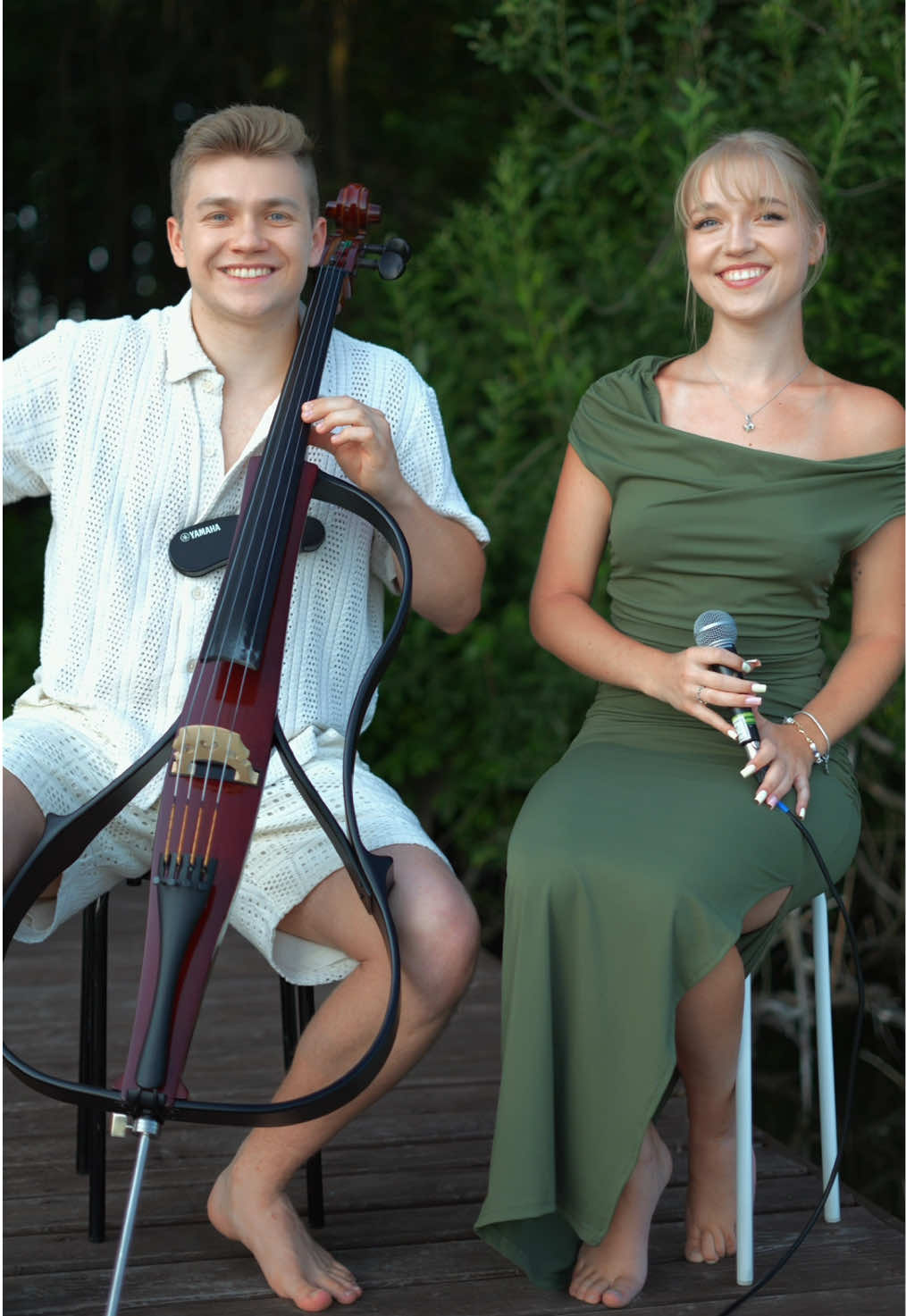 A post by @diugcello on TikTok caption: Azizam 🎤🎻 with @Kinga Wołoszyn #cello #vocal #viral 