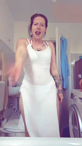 A post by @_loyal_kontra_k on TikTok caption: #Foryou #foryoufage #mommy #alleinerziehend #ostdeutschland #sommer2025🌸🌸🌸 #🇩🇪 