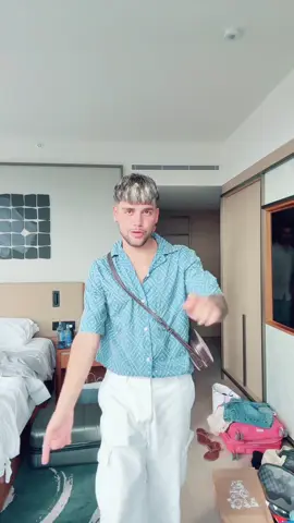 A post by @borjaa_fdeez on TikTok caption: La habitación ordenada 