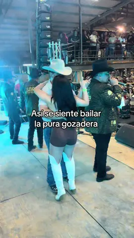 A post by @bailes_dfw on TikTok caption: Y tu que esperas?🔥🔥🔥 #hermanos #viral_video #huapangos #nuevoamanecer @iana @Conjunto Nuevo Amanecer 