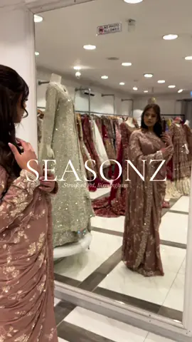 A post by @seasonz_sarees on TikTok caption: #fyp #brownwedding #shaaditiktok #weddingseason #bengaliwedding #shaadiszn #pakistaniwedding #pakistanigirl #browngirl #seasonz_uk #desigirl #pakistaniwedding #seasonz_sarees #trending 