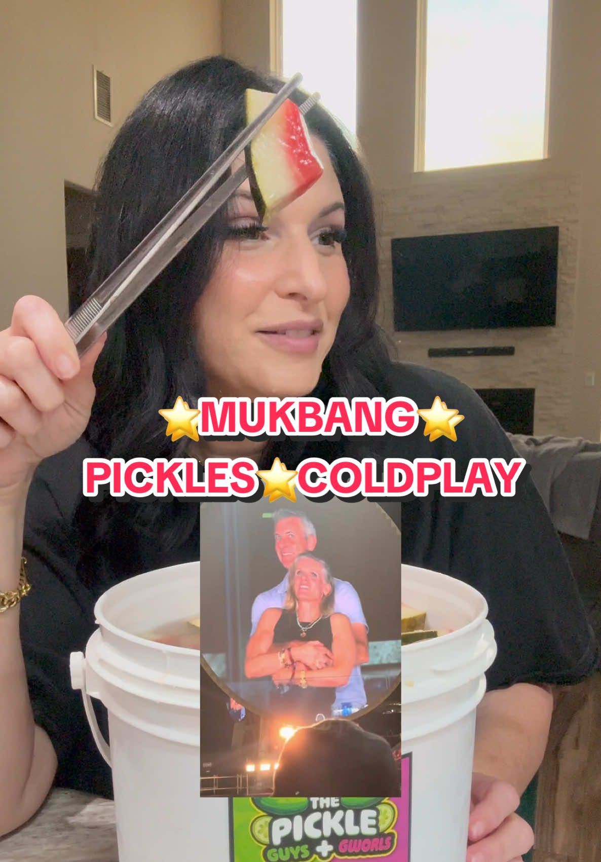 A post by @cookiterica on TikTok caption: ⭐️MUKBANG⭐️ AND COLDPLAY KISS CAM ⭐️ #mukbang #pickle #pickles #coldplayconcert #coldplaykisscam 