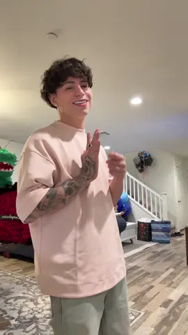 A post by @itsedwinceron on TikTok caption: Quiero Verte - Estreno 30 de Julio 🔥