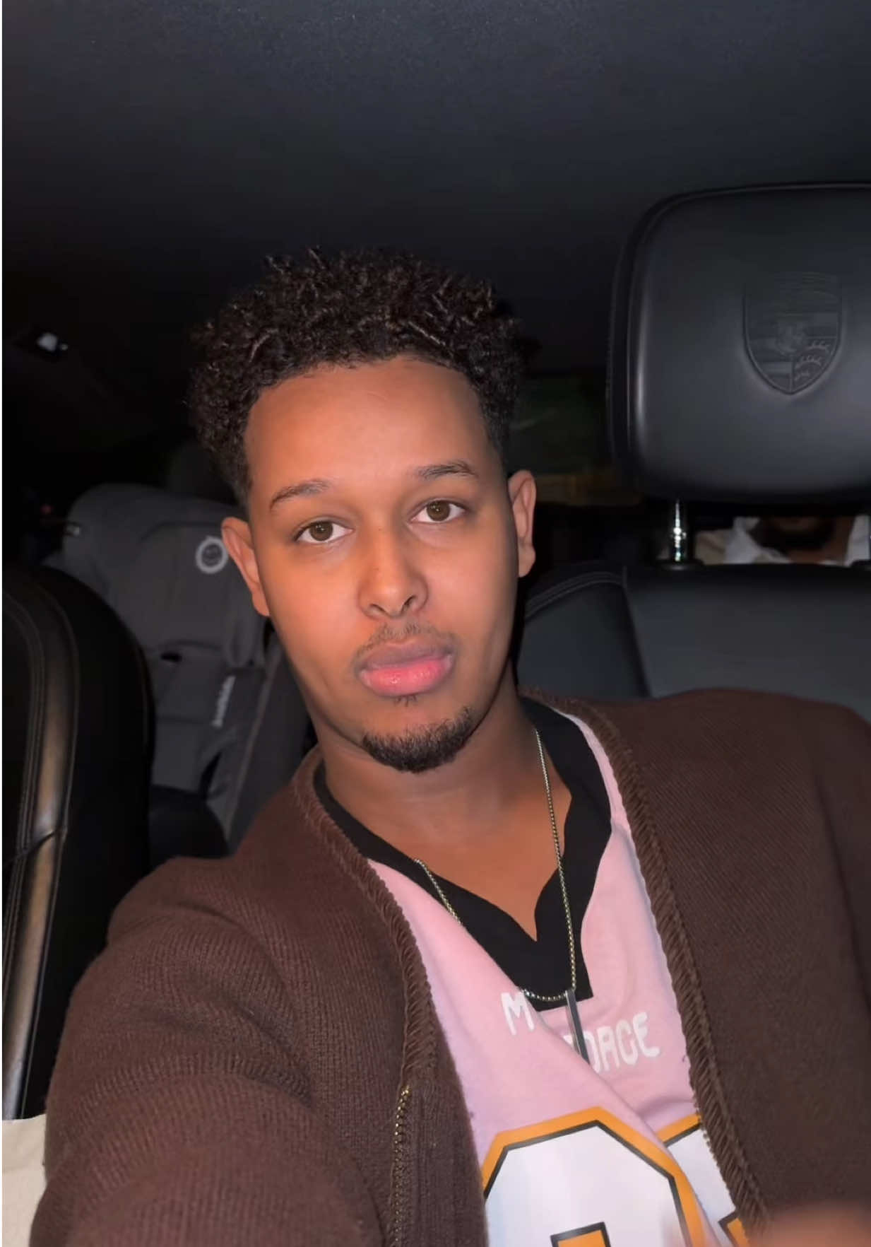 A post by @dhakhtarrr on TikTok caption: Aniga Iyo iyada #dhakhtarrr #foryoupage #foruyou 