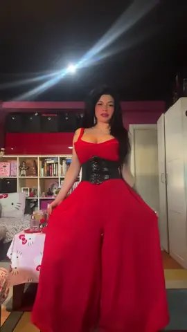 A post by @rociochik on TikTok caption: Bonito mono pierna ancha, súper cómodo ideal para verano puedes comprar en el carrito 🛒 que aparece en el vídeo 🫶🏻❤️🌹 #mono #verano #tiktokshop