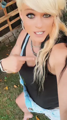 A post by @uta030722 on TikTok caption: Wunderschön guten Morgen meine Süßen ☕️☕️☕️☕️☕️💕💕🫶🫶🫶🫶💕💕🌸🌸🌸zauberhaften Sonntag und genießt ihn noch bevor die Woche wieder anfängt 👌👌👌💕💕🫶🫶💕🌸🌸🌸🌸💕🫶🫶🫶