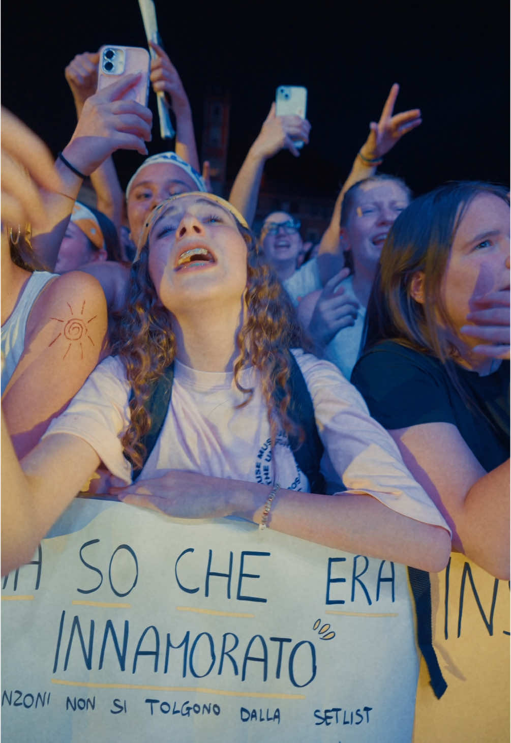 A post by @michiamanoalfa on TikTok caption: Che stile 💛