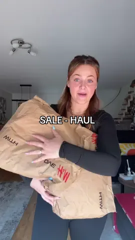 A post by @yujolie on TikTok caption: ALLES ist auf Instagram verlinkt 🩷_yujolie  @Greta  #hauls #fashionhaul #fypp #hundmhaul 