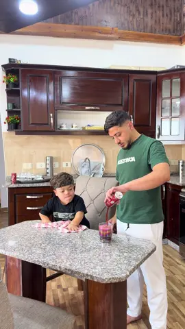A post by @yahia_x on TikTok caption: اخوك الغبي كل مره 😀😅🤣🤣#يحيى_الزعبي 