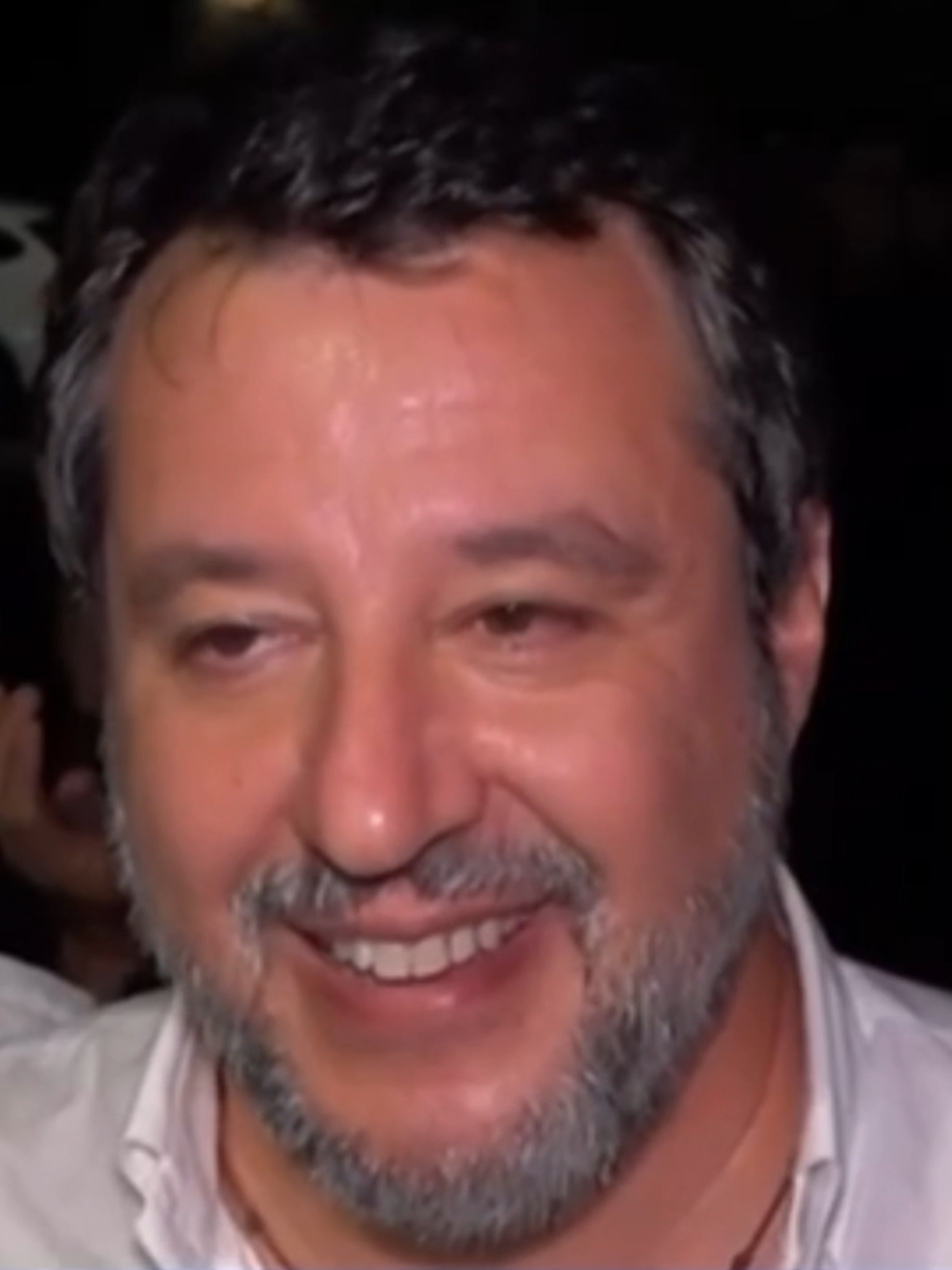 A post by @matteosalviniufficiale on TikTok caption: Sono sorpreso e amareggiato. Dopo 4 anni di processo, 32 udienze, decine di testimoni e un'assoluzione con formula piena perché “il fatto non sussiste”, mi ritrovo ancora a dover difendere ciò che ho fatto con orgoglio: proteggere i confini e fare il mio dovere. Lascio che siano gli italiani a giudicare se tutto questo è normale e se vale la pena spendere soldi pubblici per accanirsi contro chi ha solo fatto il proprio lavoro.