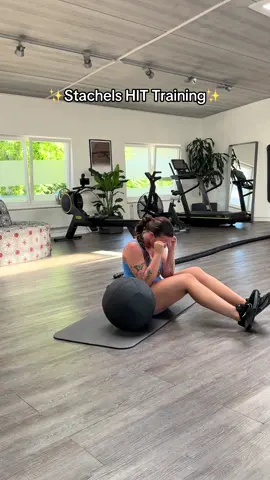 A post by @yungstachel on TikTok caption: Am Ende bockt das ja auch 🤌🏽🫦