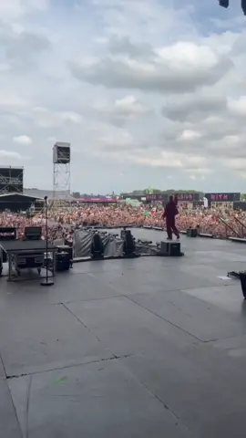 A post by @youssefswatts on TikTok caption: Passer du camping à la plus grande scène de @dourfestival 🥲 Merci d’avoir été si nombreux je réalise pas encore ❤️