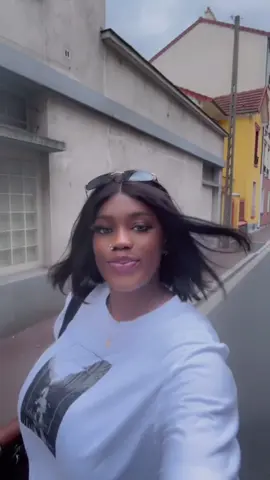 A post by @bilguissa54 on TikTok caption: Trésor de papa #amoureusedesonpapa #laplusvraisurtiktok💓💓💓💓  #visibilitesurtiktok #encouple💍 #femmeduboss❤️ #plusdevusurtiktok🙏🥰 #plusdevusurtiktok🙏🥰 #visibilité 