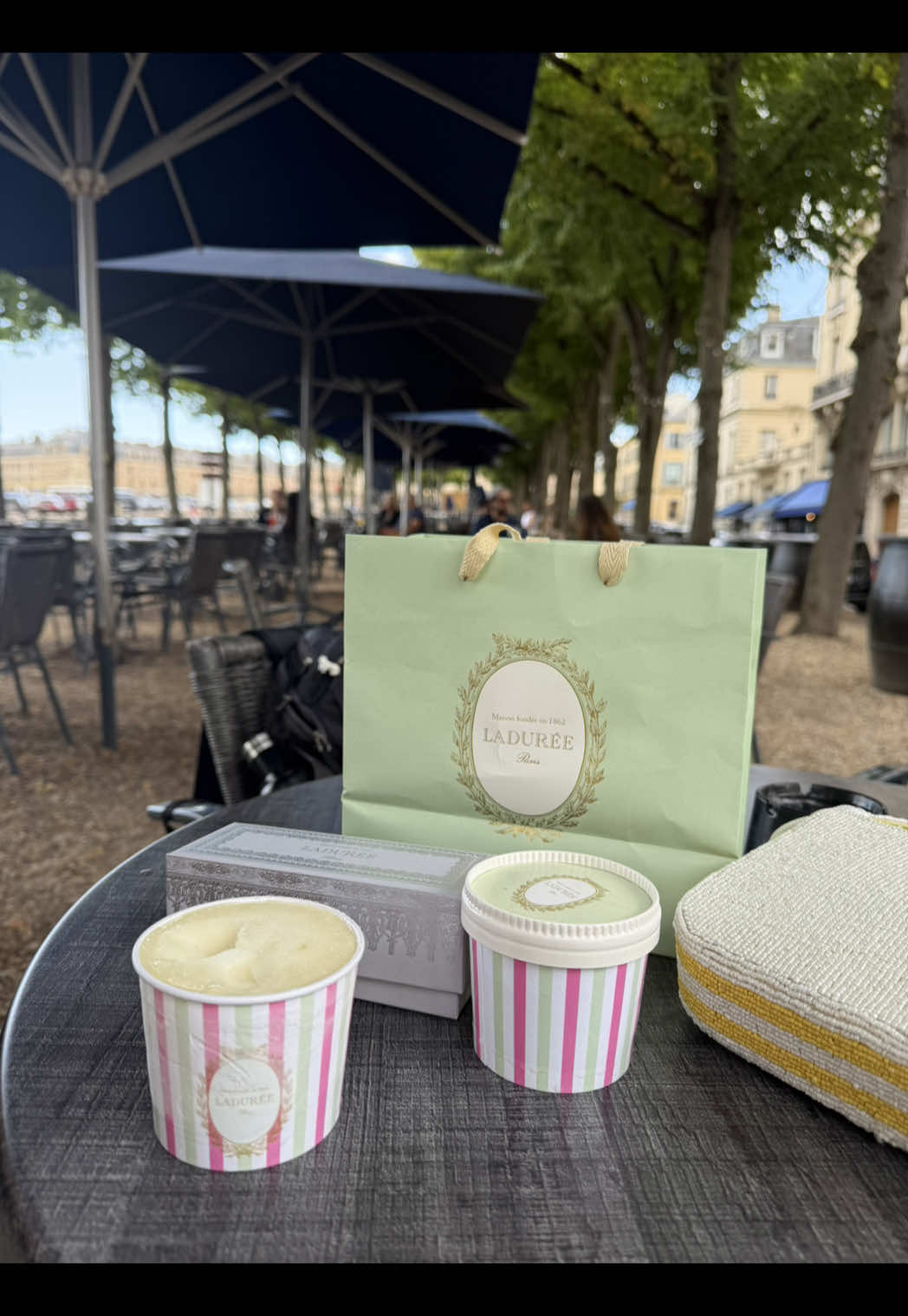 A post by @honeyvilu on TikTok caption: Try test de macarrones 😛🤍🍡