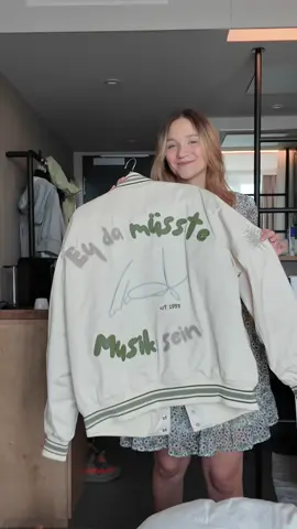 A post by @lena_lind_ on TikTok caption: Noch ein paar Stunden bis zum Konzert aber ich bin jetzt schon irgendwie super aufgeregt 🙈 