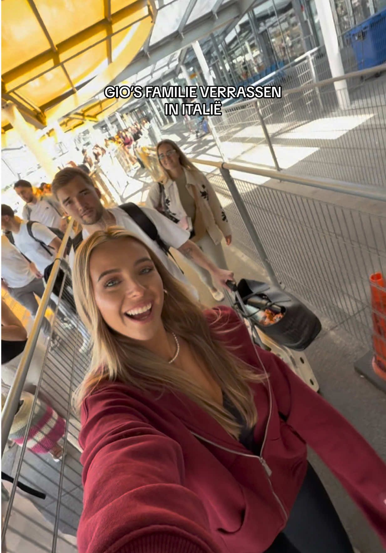 A post by @lynnhermanussen on TikTok caption: De verrassing was zooo erg geslaagd & de reacties waren zo leuk 🥹❤️@Gio Latooy @Melanie Latooy 