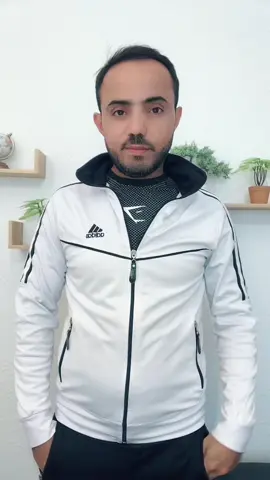 A post by @mahmoudmalahefgi on TikTok caption: كنزة رياضية من تكتوك شوب            #المانيا #المانيا_السويد_النمسا_النروج_دينيمارك #مشاهير_تيك_توك_مشاهير_العرب 