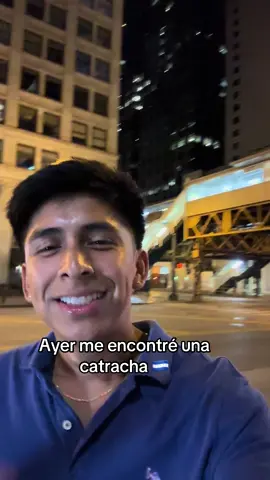 A post by @santyg678 on TikTok caption: Y me la llevé jaja @💚Lesly Moya #Amigos #😂 #chicago 