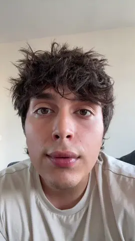 A post by @kappahhh4 on TikTok caption: seguir a menos gente de la que te sigue… es de ser un pringao 