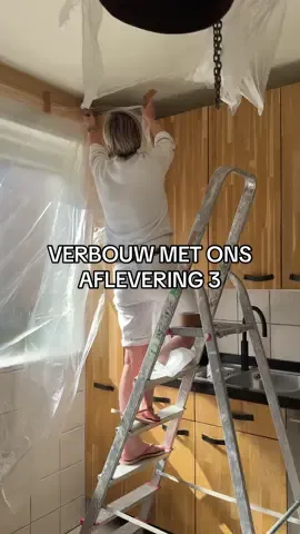 A post by @rosalietacx on TikTok caption: Verbouw met ons afl. 3 👷🏼‍♀️ Hoe ziet de woonkamer eruit? Een goede voorbereiding is het halve werk & dat zie je nu 🔨  Heb jij deel 1 & 2 al gezien? 🎨 #renovation #renovationproject #verbouwen #livingroom 