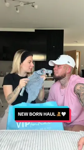 A post by @selina_hrrm on TikTok caption: NEW BORN HAUL 🧸🩵 MINUTE 1:15 😂💩 #haul #Vlog @Liikeez 