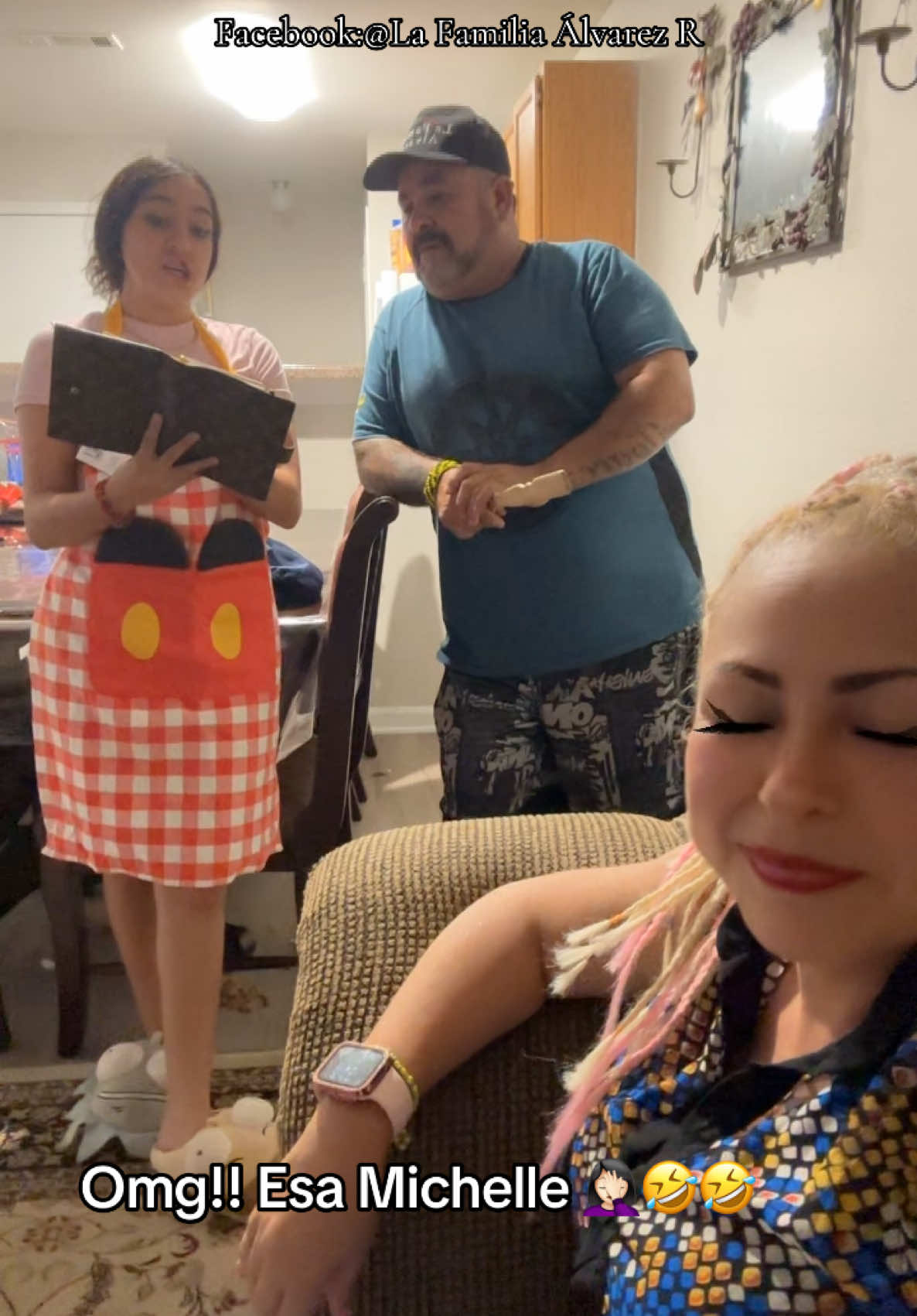 A post by @la_familia_alvarez_2 on TikTok caption: Hay no! Esa Michelle está desgraciaaa #omg #jajaja #🤪 #🤣🤣🤣 #encasa #fyp #parati 
