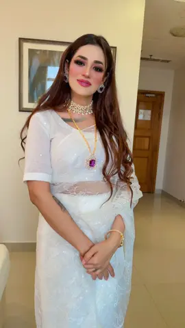 A post by @farahbeautysaloon on TikTok caption: Actress reviews about farah salon makeup #farahsalon #makeupartist 